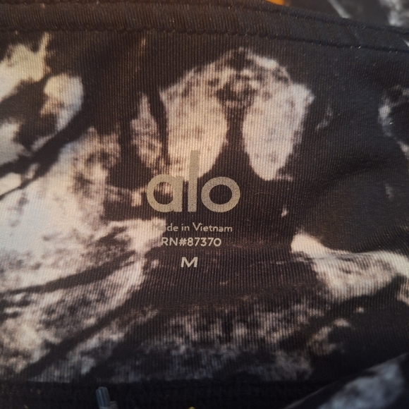 ALO Yoga Airbrush Leggings In Black Magma Womens Size Medium! - Picture 3 of 4